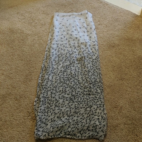 White anchor scarf - Picture 2 of 3
